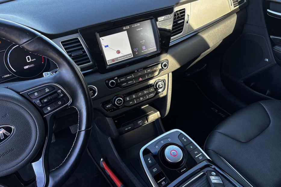 Продам Kia Niro 64 квт у Львові 2020 года в Львове