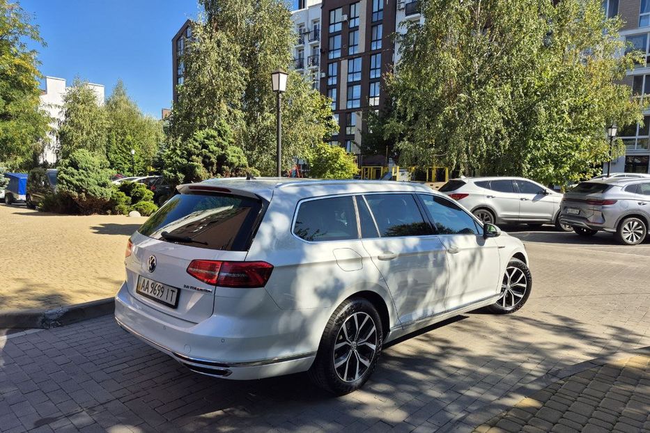 Продам Volkswagen Passat B8 Highline; 4x4; 190кс 2018 года в Киеве
