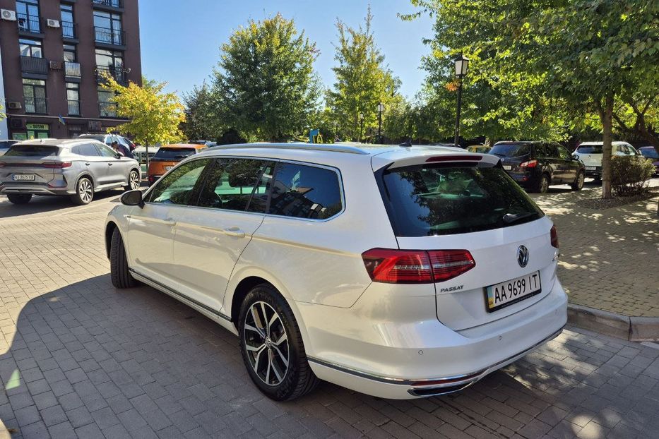 Продам Volkswagen Passat B8 Highline; 4x4; 190кс 2018 года в Киеве