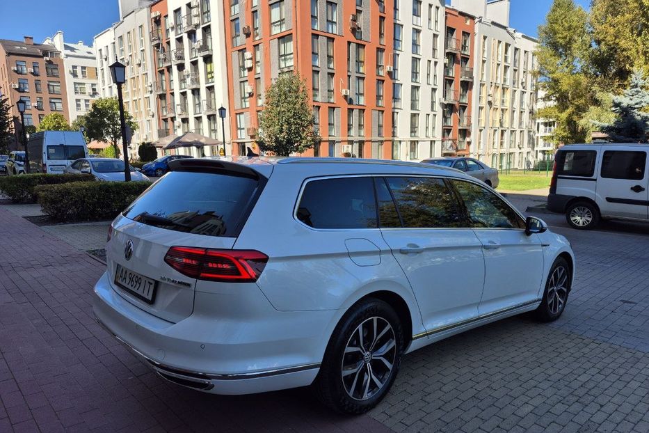 Продам Volkswagen Passat B8 Highline; 4x4; 190кс 2018 года в Киеве