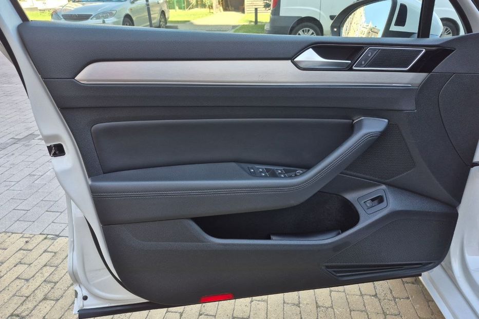 Продам Volkswagen Passat B8 Highline; 4x4; 190кс 2018 года в Киеве