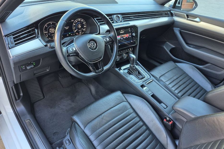 Продам Volkswagen Passat B8 Highline; 4x4; 190кс 2018 года в Киеве