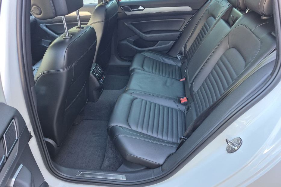 Продам Volkswagen Passat B8 Highline; 4x4; 190кс 2018 года в Киеве