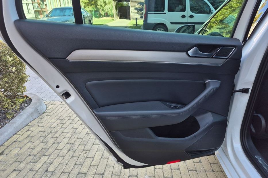 Продам Volkswagen Passat B8 Highline; 4x4; 190кс 2018 года в Киеве