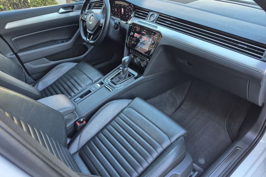 Продам Volkswagen Passat B8 Highline; 4x4; 190кс 2018 года в Киеве