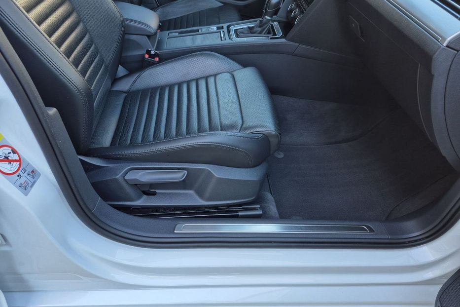 Продам Volkswagen Passat B8 Highline; 4x4; 190кс 2018 года в Киеве