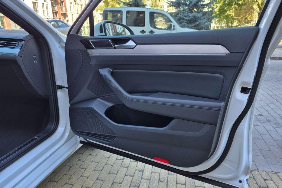Продам Volkswagen Passat B8 Highline; 4x4; 190кс 2018 года в Киеве