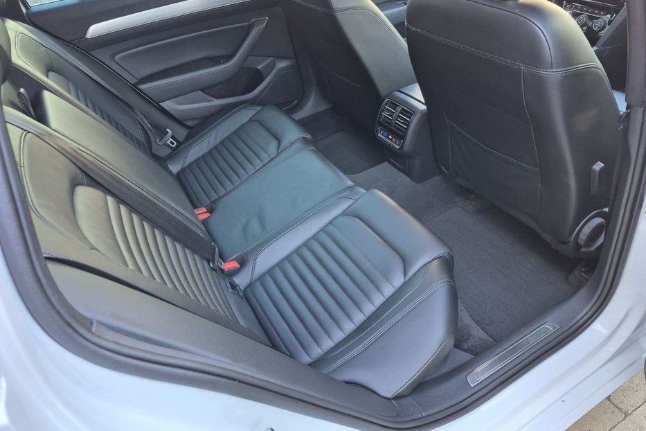 Продам Volkswagen Passat B8 Highline; 4x4; 190кс 2018 года в Киеве