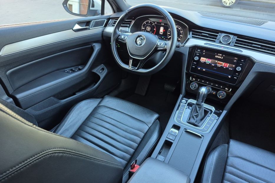 Продам Volkswagen Passat B8 Highline; 4x4; 190кс 2018 года в Киеве