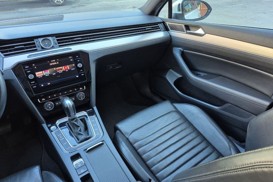 Продам Volkswagen Passat B8 Highline; 4x4; 190кс 2018 года в Киеве