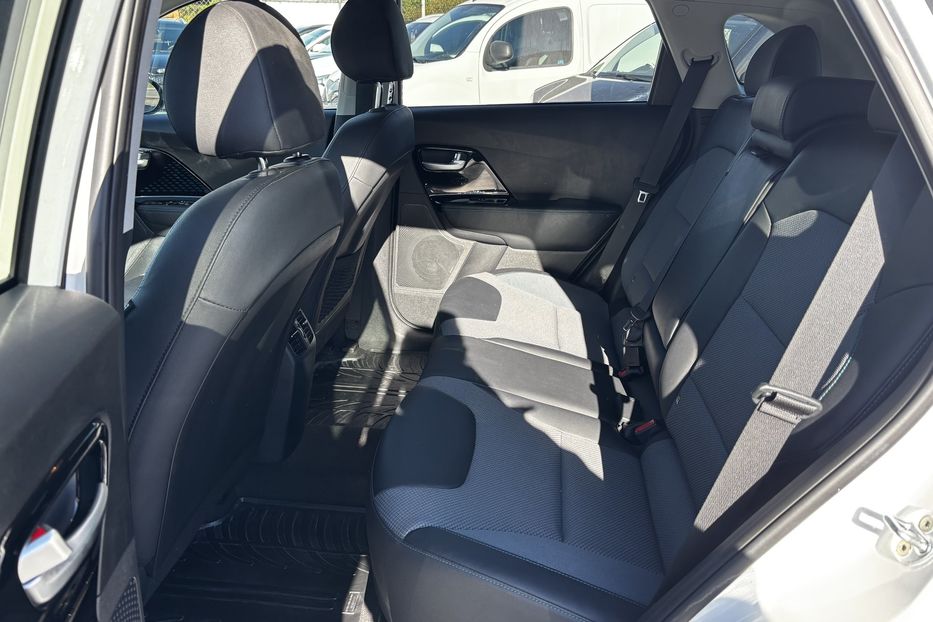 Продам Kia Niro 64квт авто у Львові 2021 года в Львове