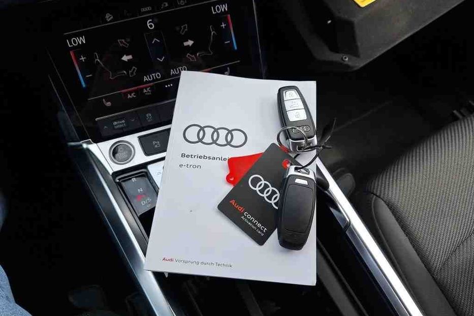 Продам Audi E-Tron 71 KW авто в дорозі  2022 года в Львове