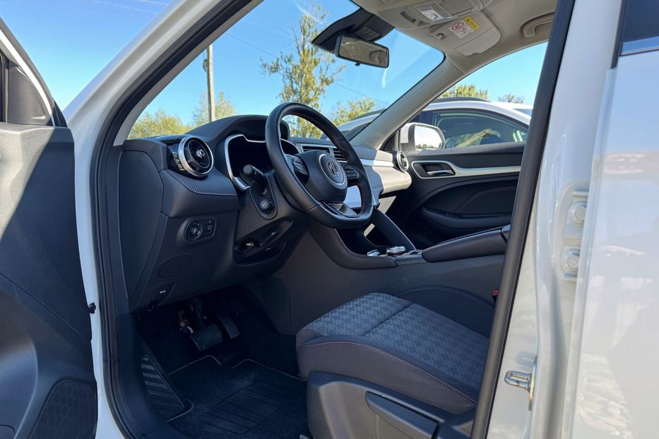Продам MG 3 ZS EV 72 kWh 130 кВт 2022 года в Львове