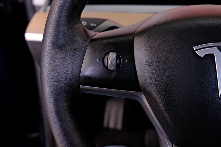 Продам Tesla Model Y Dual Motor Long Range 2021 года в Одессе