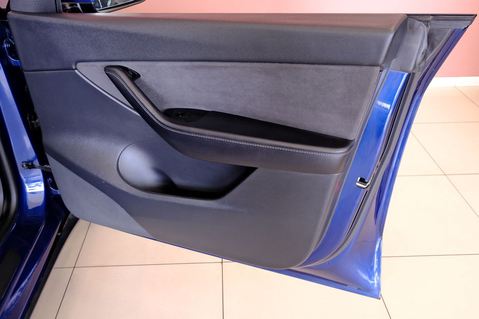 Продам Tesla Model Y Dual Motor Long Range 2021 года в Одессе