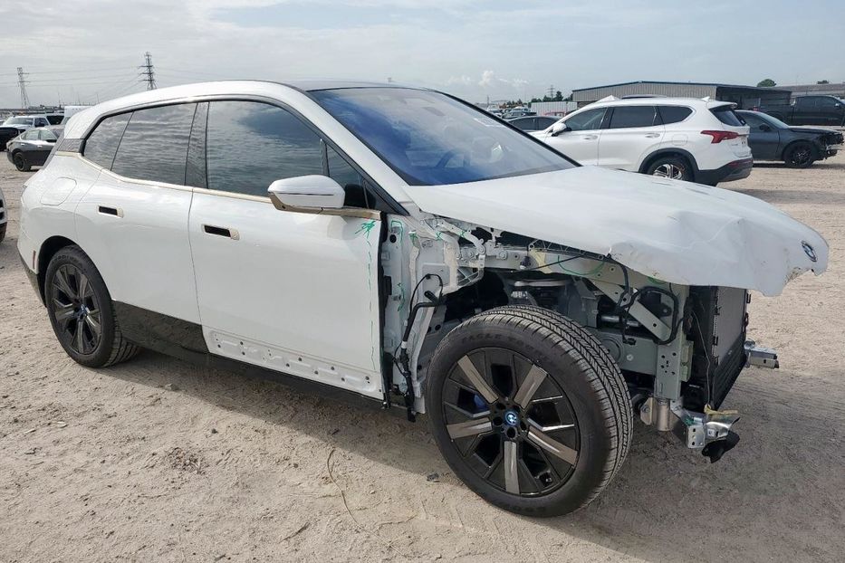 Продам BMW iX Продається в дорозі 2025 года в Черновцах