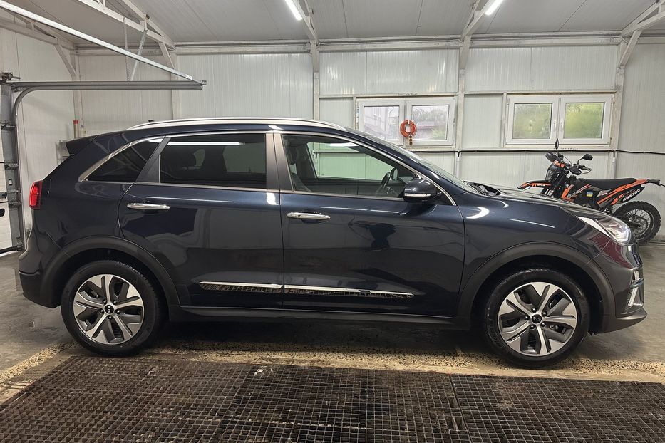 Продам Kia Niro Niro 64 кВт Макс. комплектація 2020 года в Львове