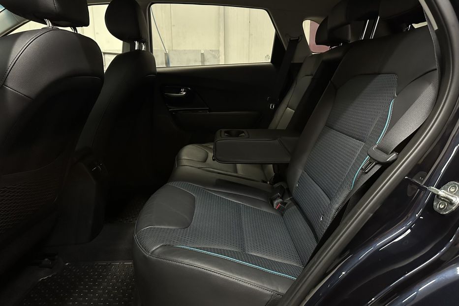 Продам Kia Niro Niro 64 кВт Макс. комплектація 2020 года в Львове
