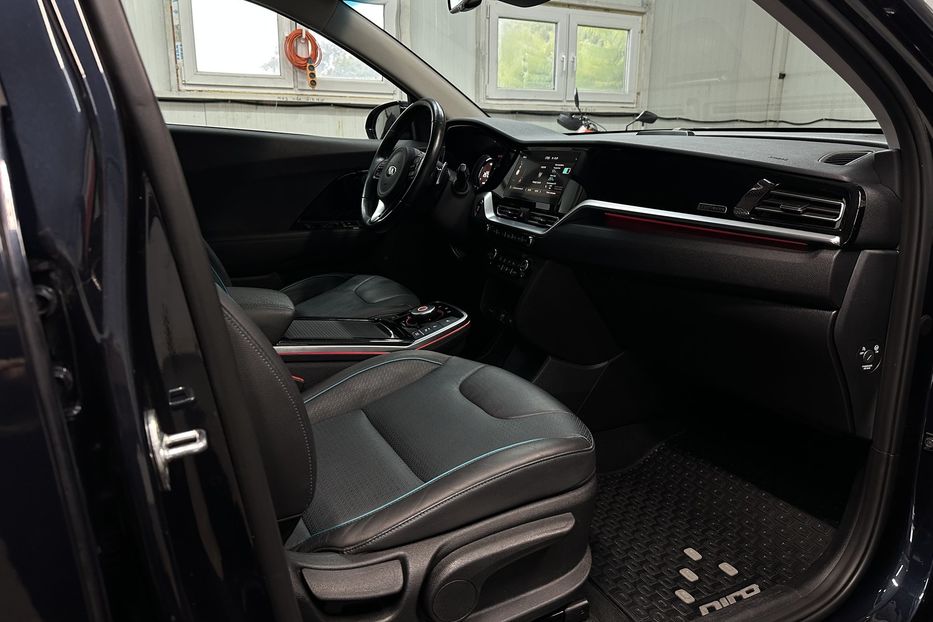 Продам Kia Niro Niro 64 кВт Макс. комплектація 2020 года в Львове