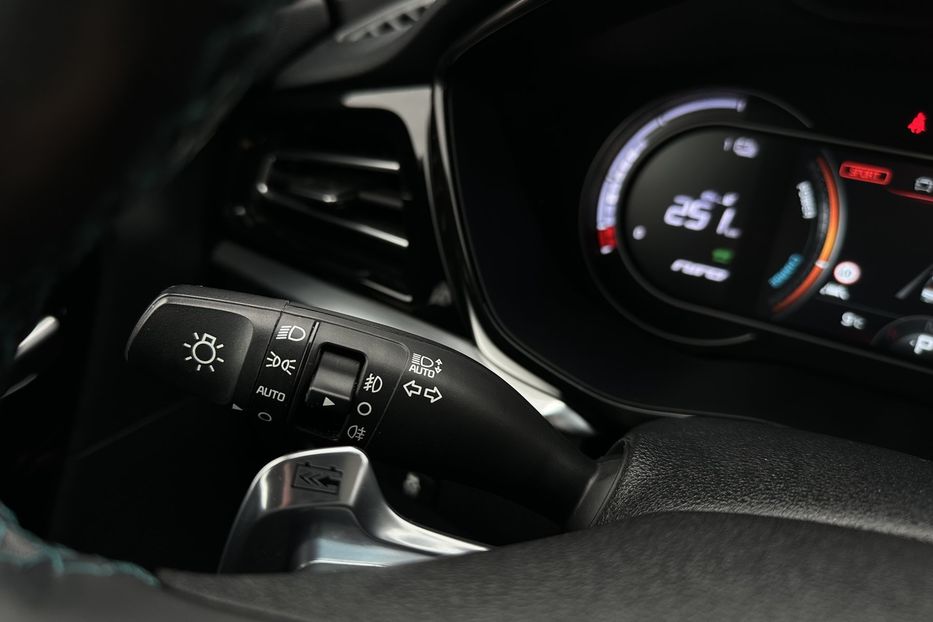 Продам Kia Niro Niro 64 кВт Макс. комплектація 2020 года в Львове