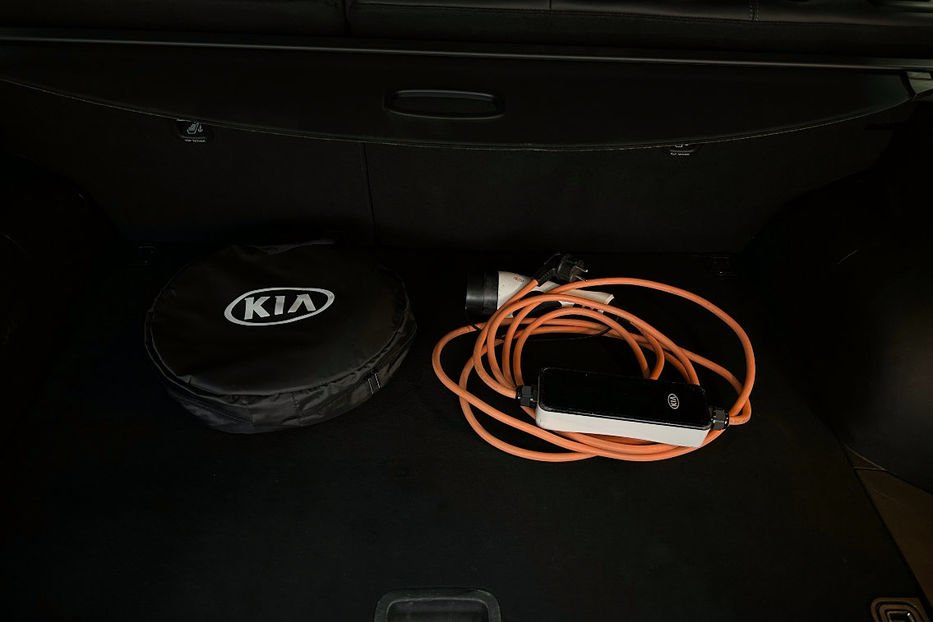 Продам Kia Niro Niro 64 кВт Макс. комплектація 2020 года в Львове