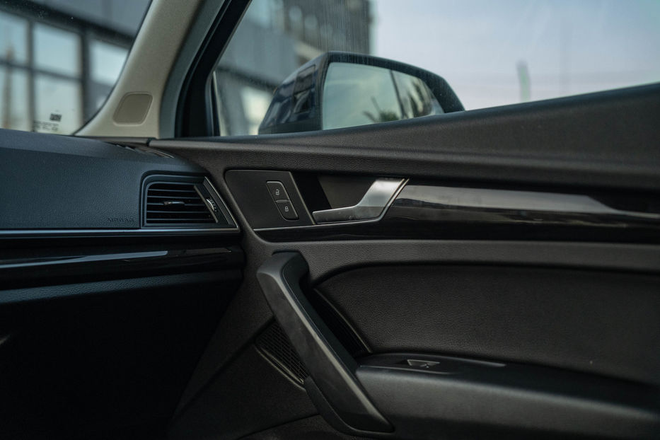 Продам Audi Q5 Premium Plus 2018 года в Черновцах