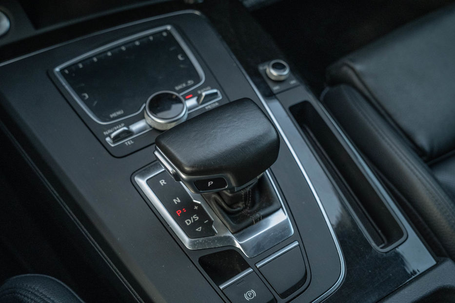 Продам Audi Q5 Premium Plus 2018 года в Черновцах