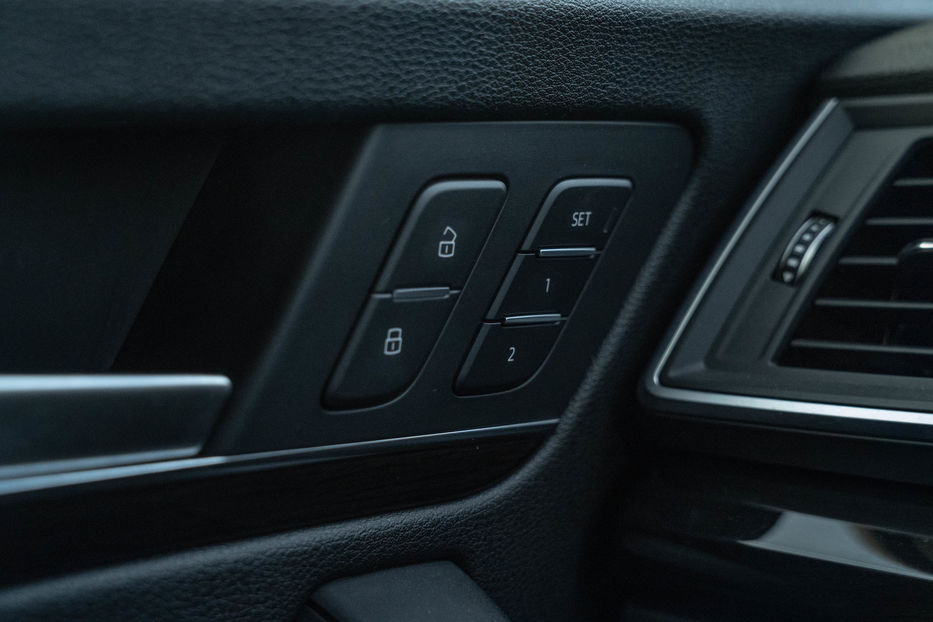 Продам Audi Q5 Premium Plus 2018 года в Черновцах