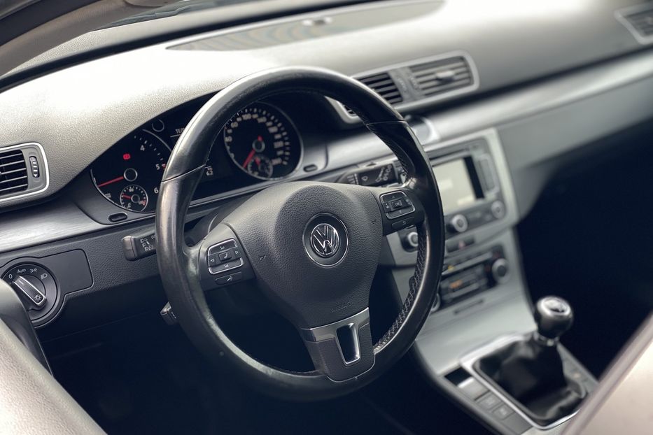 Продам Volkswagen Passat B7 2011 года в Луцке