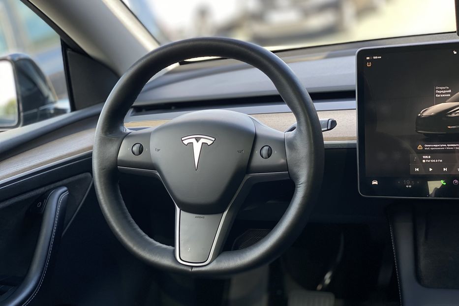 Продам Tesla Model Y 2022 года в Луцке