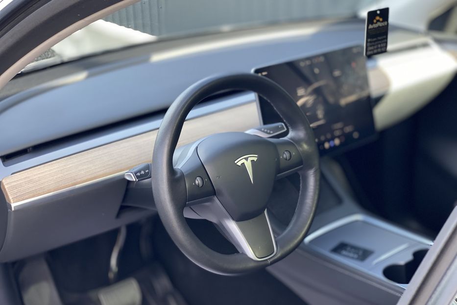 Продам Tesla Model Y 2022 года в Луцке