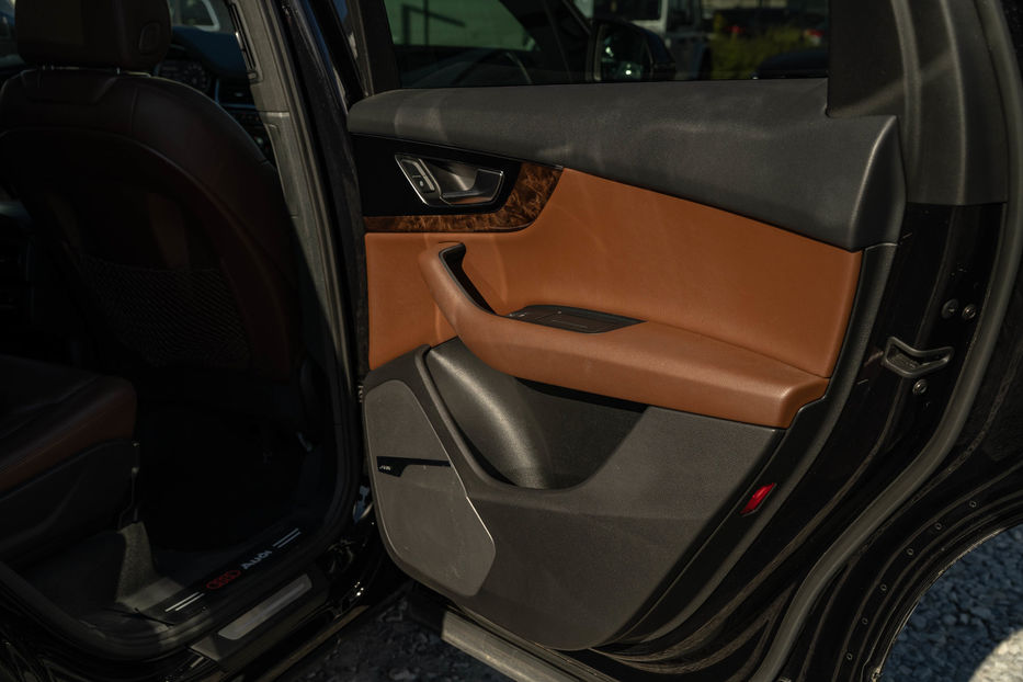 Продам Audi Q7 Premium Plus 2017 года в Черновцах