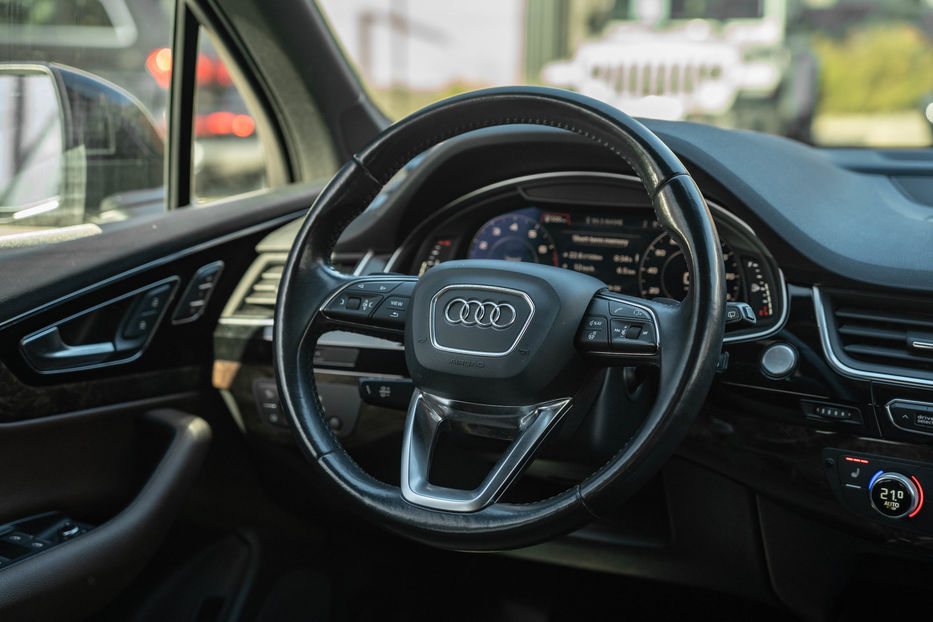 Продам Audi Q7 Premium Plus 2017 года в Черновцах