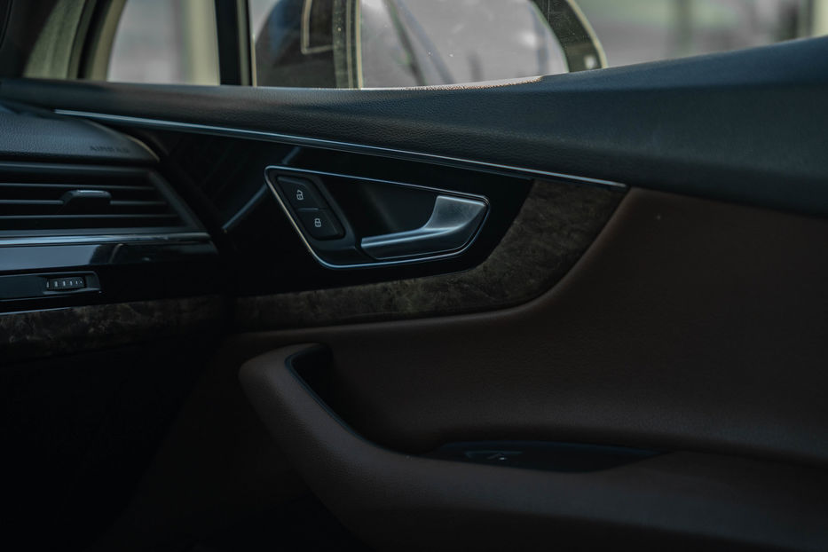 Продам Audi Q7 Premium Plus 2017 года в Черновцах