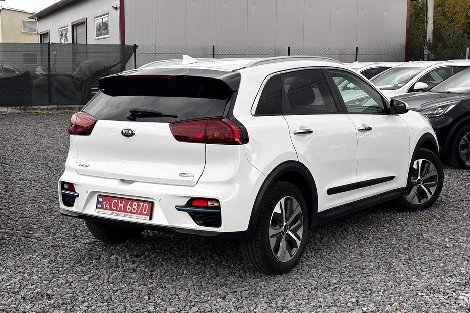 Продам Kia Niro 64 кВт  2021 года в Львове