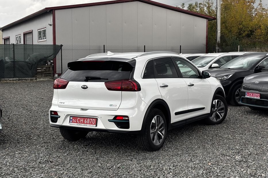 Продам Kia Niro 64 кВт  2021 года в Львове