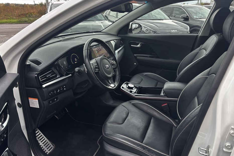 Продам Kia Niro 64 кВт  2021 года в Львове