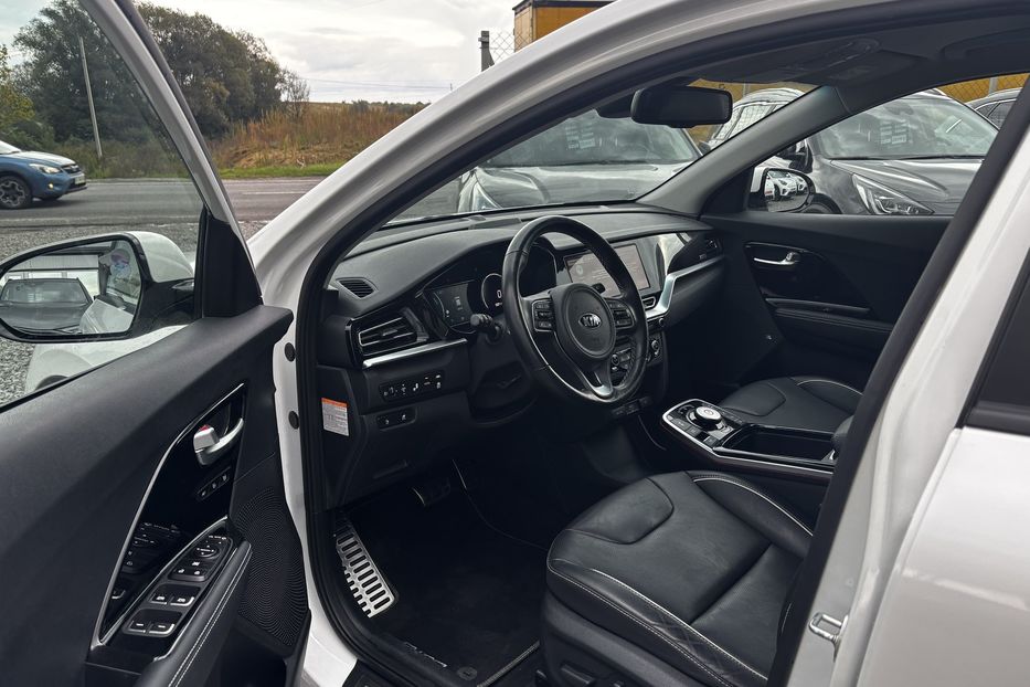 Продам Kia Niro 64 кВт  2021 года в Львове