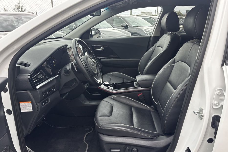 Продам Kia Niro 64 кВт  2021 года в Львове