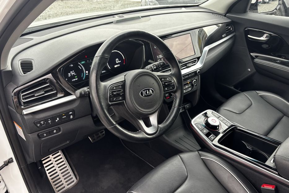 Продам Kia Niro 64 кВт  2021 года в Львове