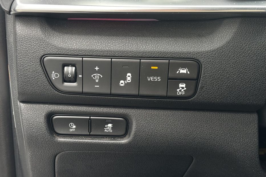 Продам Kia Niro 64 кВт  2021 года в Львове