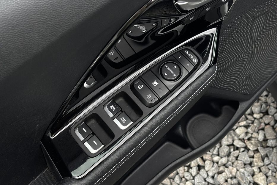 Продам Kia Niro 64 кВт  2021 года в Львове