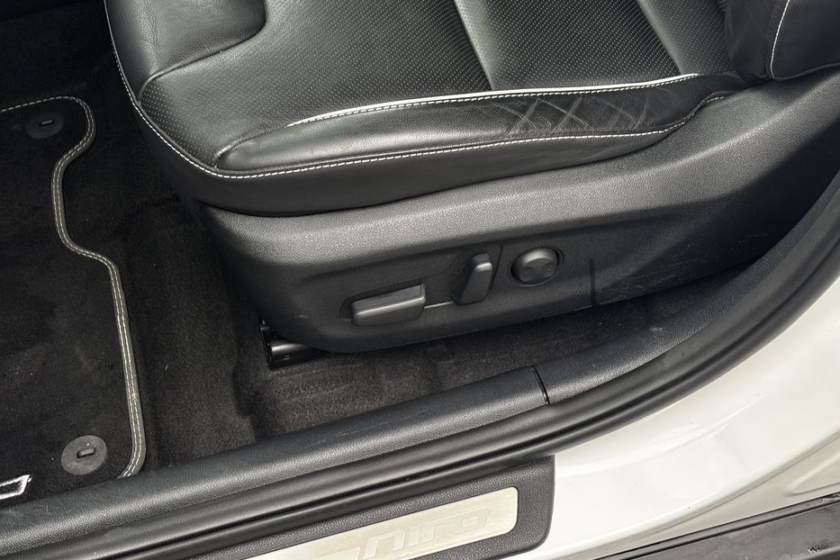 Продам Kia Niro 64 кВт  2021 года в Львове