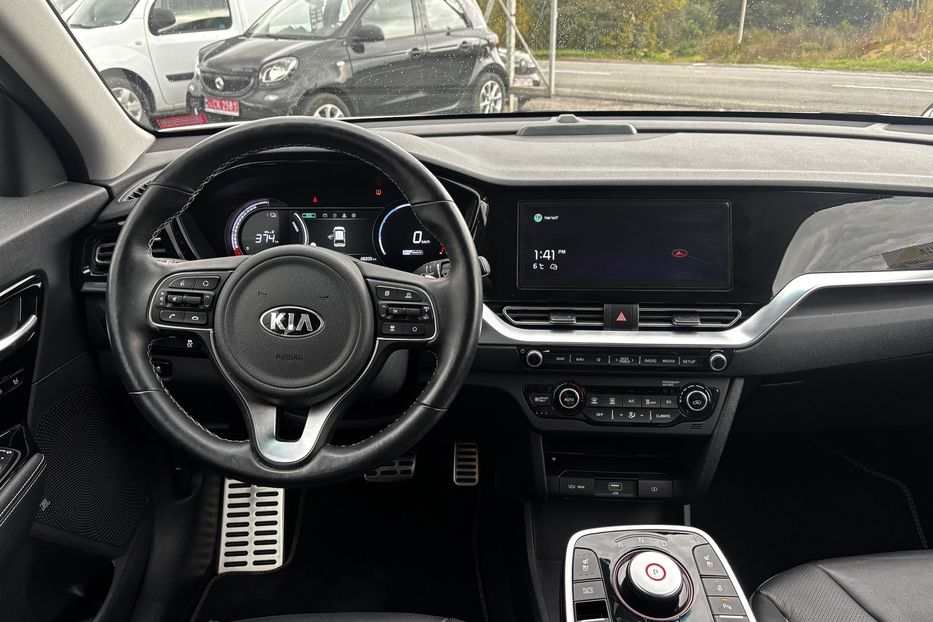 Продам Kia Niro 64 кВт  2021 года в Львове