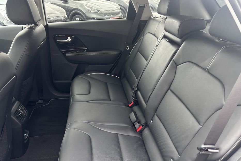 Продам Kia Niro 64 кВт  2021 года в Львове