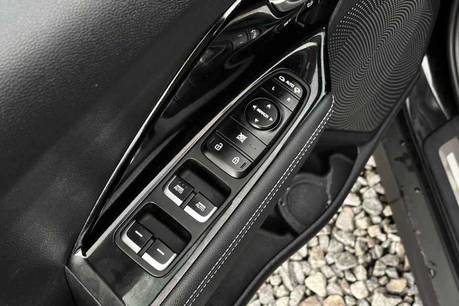 Продам Kia Niro 64 кВт авто у Львові 2020 года в Львове