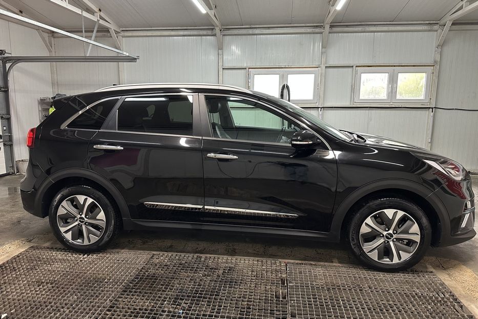 Продам Kia Niro 64 кВт Макс. комплектація 2022 года в Львове