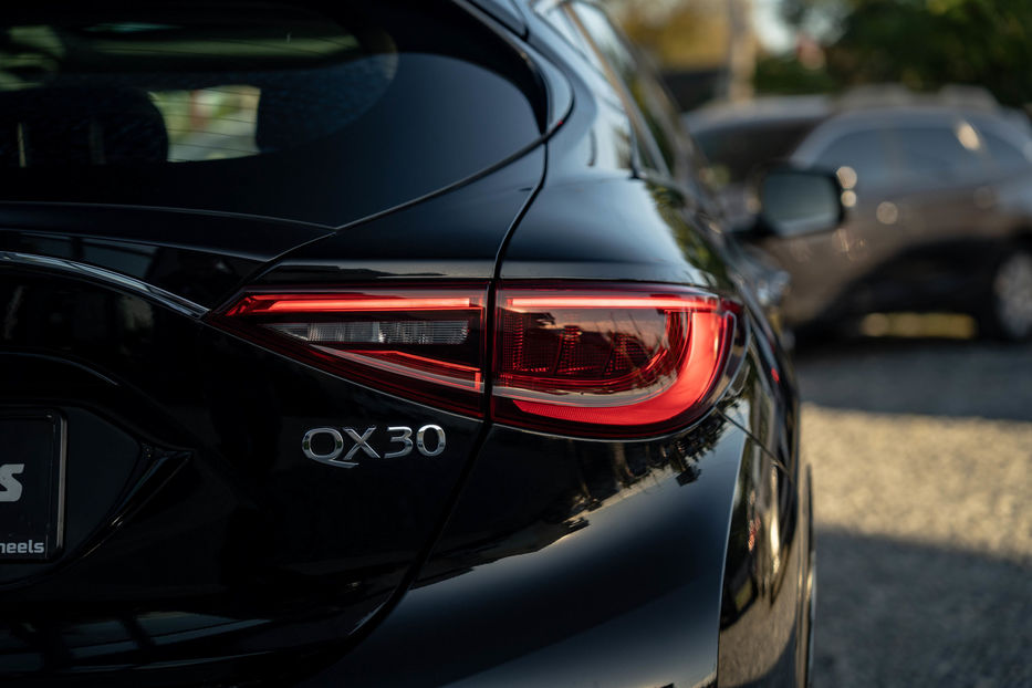 Продам Infiniti QX30 Base 2016 года в Черновцах