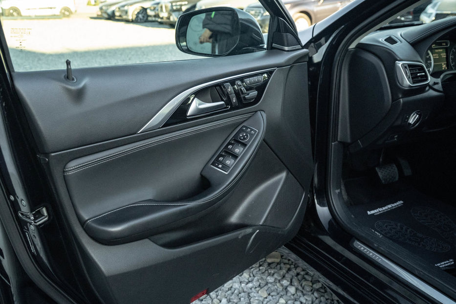 Продам Infiniti QX30 Base 2016 года в Черновцах