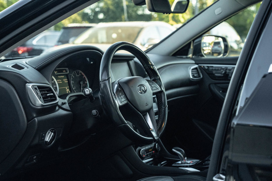 Продам Infiniti QX30 Base 2016 года в Черновцах